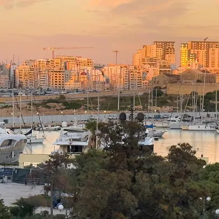 Spaciously Cosy 3bd In - Yacht Marina & Valletta Views Apartment
