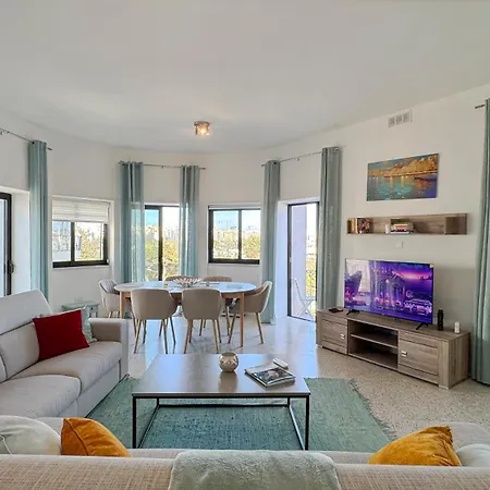 Spaciously Cosy 3bd In - Yacht Marina & Valletta Views