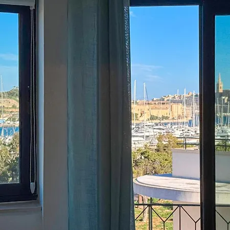 Spaciously Cosy 3bd In - Yacht Marina & Valletta Views Apartment *