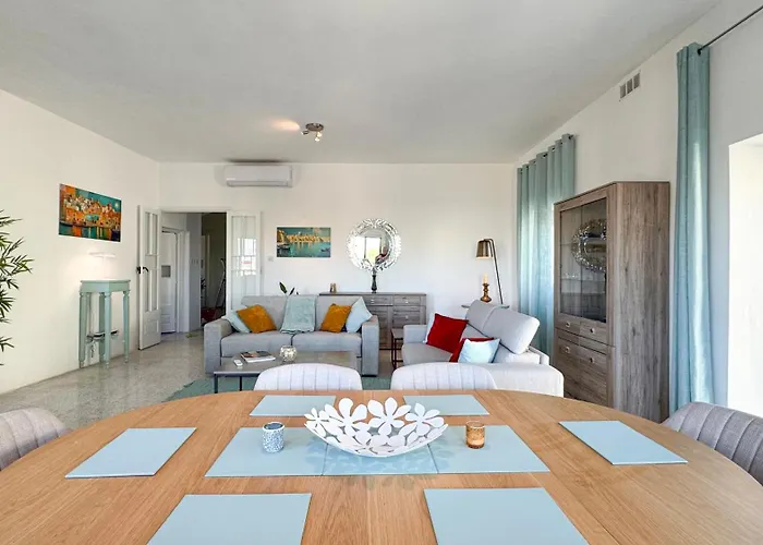 Spaciously Cosy 3bd In - Yacht Marina & Valletta Views