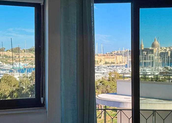 Spaciously Cosy 3bd In - Yacht Marina & Valletta Views Apartment *