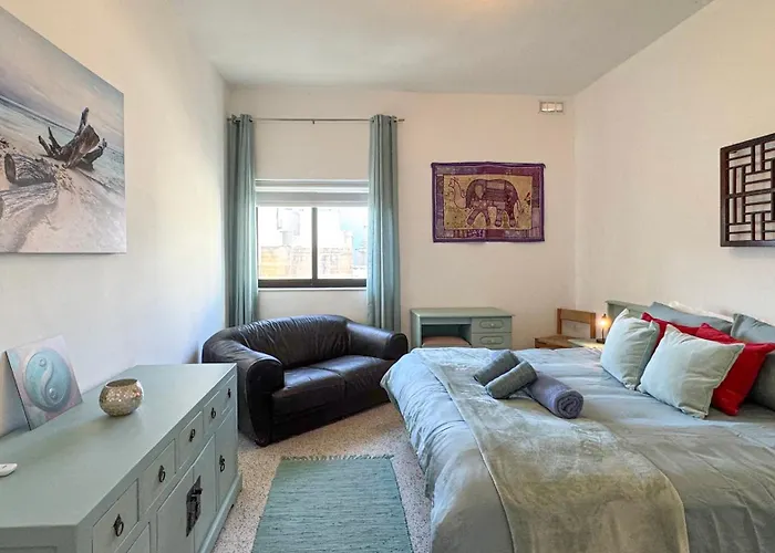 Spaciously Cosy 3bd In - Yacht Marina & Valletta Views Apartment