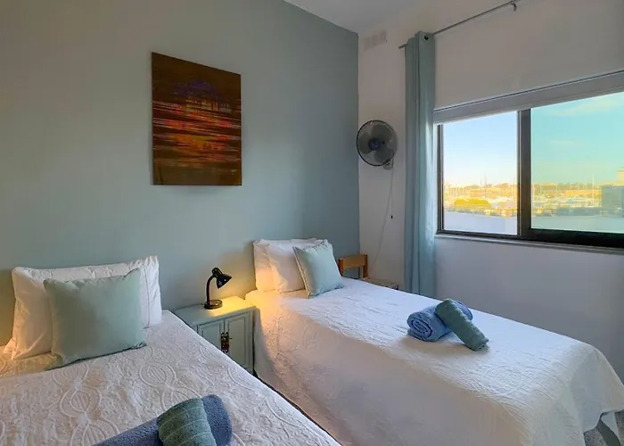 Apartment Spaciously Cosy 3bd In - Yacht Marina & Valletta Views